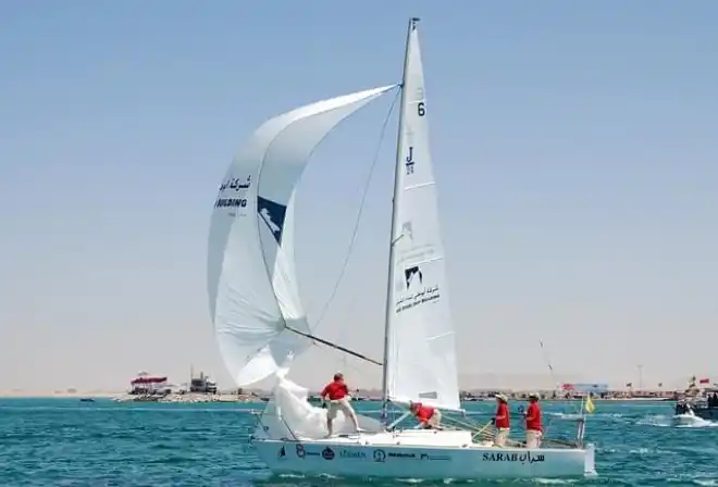 bahrein cielo nuvole barche a vela