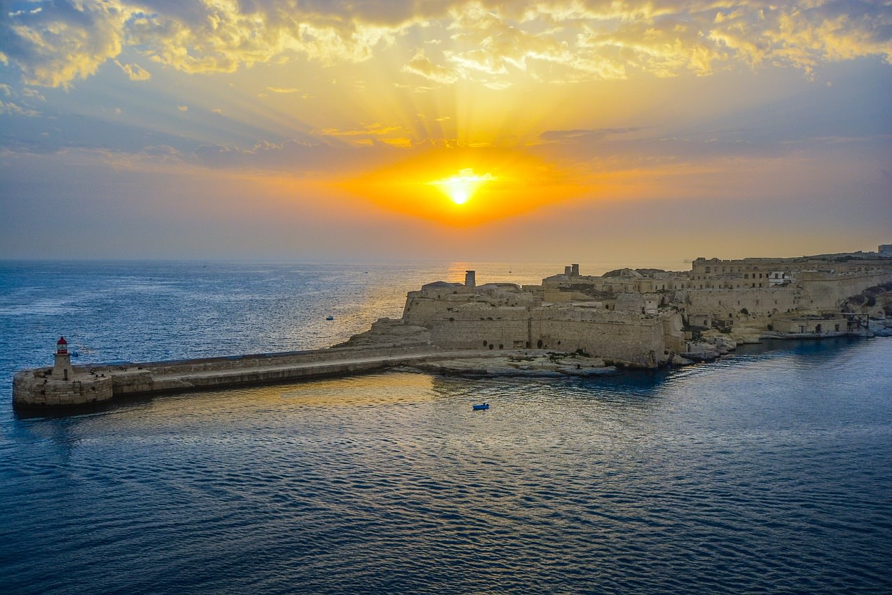 alba tramonto malta porto baia