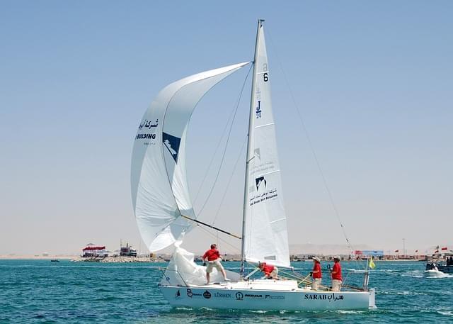 bahrein cielo nuvole barche a vela