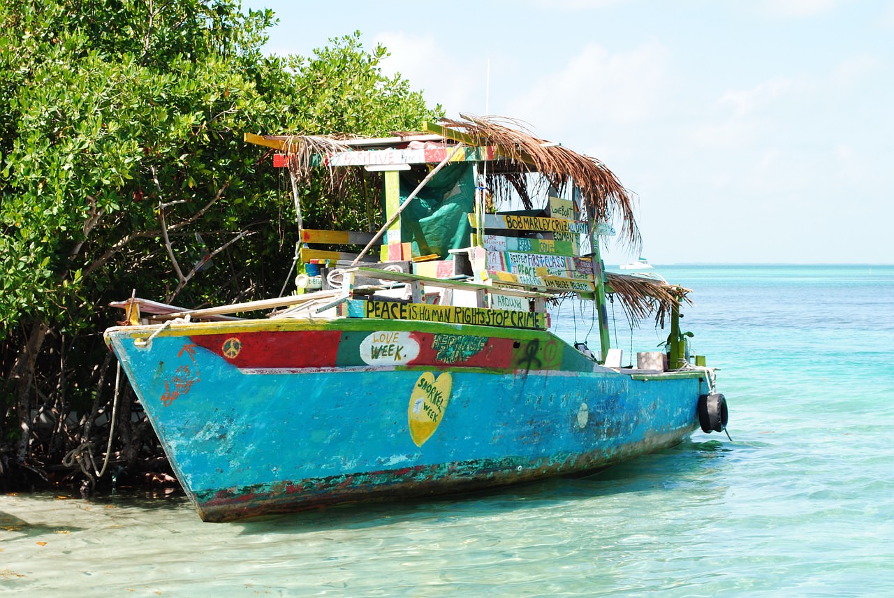 belize caulker caye ambra grigia 4