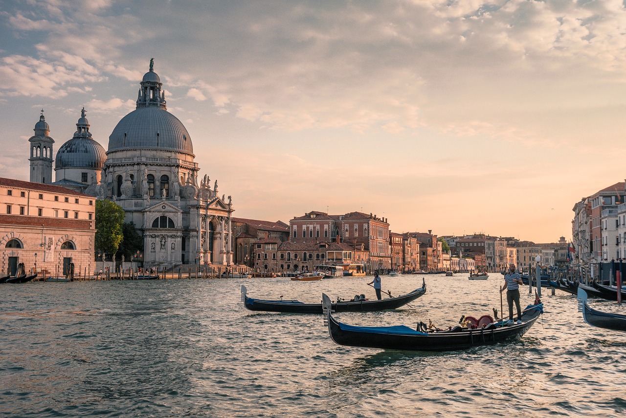 canale venezia gondole italia 5