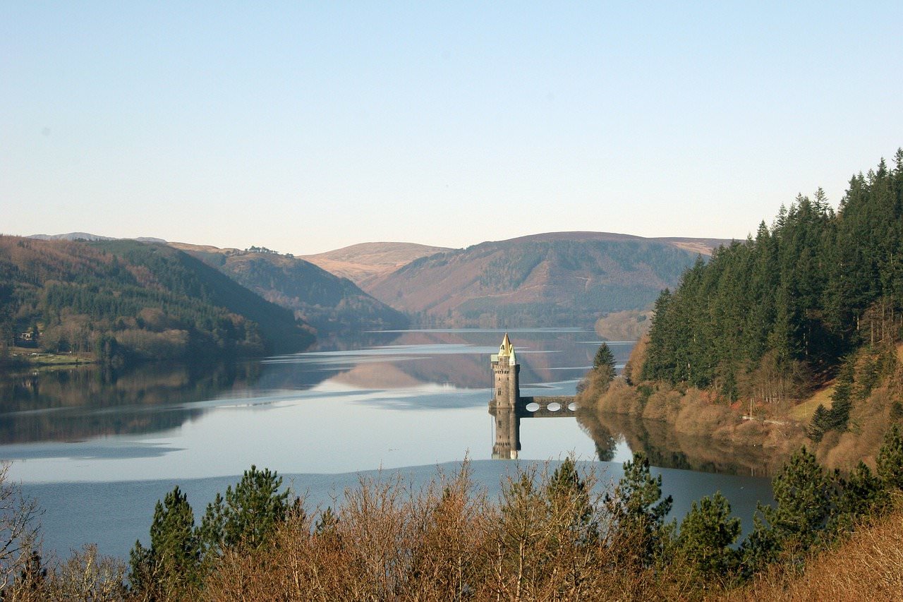 castello lago vyrnwy galles