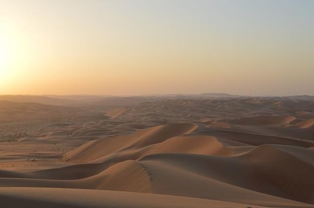 emriati arabi deserto