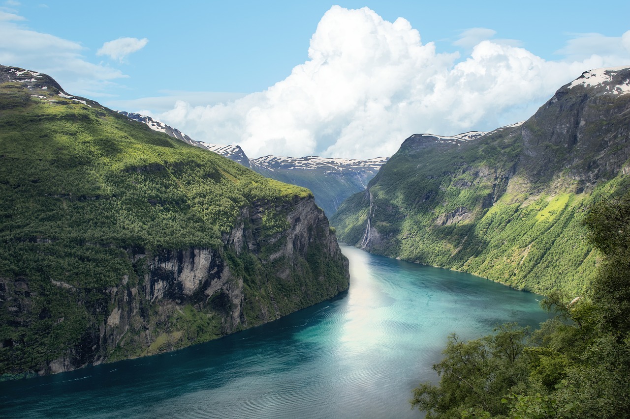 fiordo norvegia montagna paesaggio