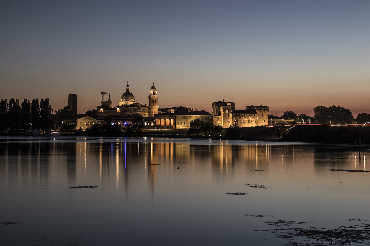 mantova notte tramonto laghi citta