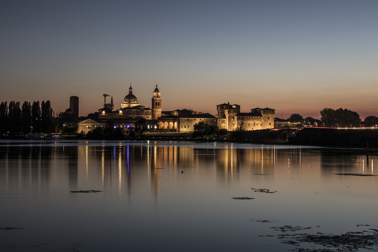 mantova notte tramonto laghi citta