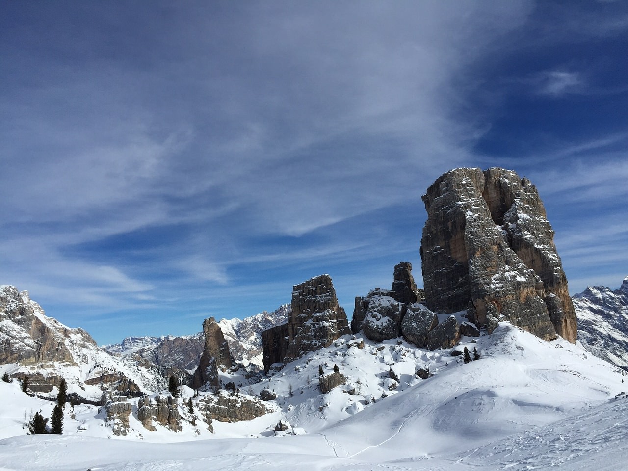 montagna cortina d ampezzo neve