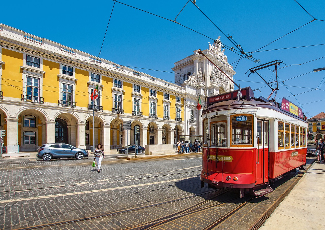 tram treno strada costruzione 1